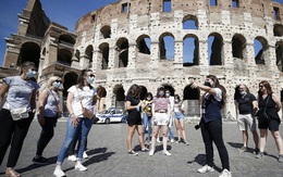 Đấu trường Colosseum của Italy nhộn nhịp trở lại