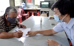 Chi tiền hỗ trợ gây bức xúc, bí thư quận 8: ‘Có sót chứ không có trục lợi'