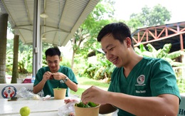 'Xe phở yêu thương' phục vụ bữa trưa sớm cho tuyến đầu chống dịch