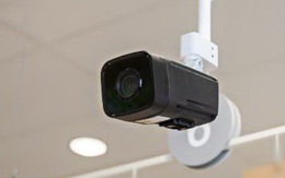 Cha bé gái 8 tuổi bị 'dì ghẻ' hành hạ đến chết khai gì về việc xóa camera?