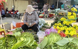 Những hàng trầu cau cuối cùng ở chợ Tết