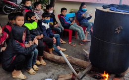 'Bánh chưng ngon lắm cô nhỉ?'