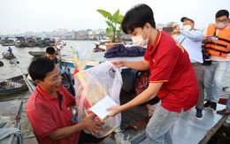 400 thương hồ chợ nổi Cái Răng nhận quà Tết