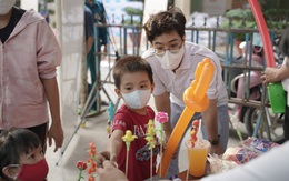'Trao yêu thương - Gửi Tết đến mọi nhà' nối dài một năm sẻ chia