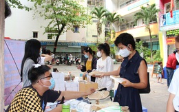 Dạy cho con biết quý trọng rác
