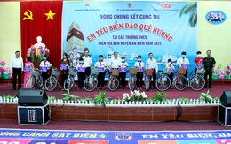 Trao 300 suất học bổng cho học sinh nghèo vùng miệt thứ