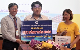 Miễn toàn bộ học phí cho cậu trò nghèo học ké máy tính đỗ ngành công nghệ thông tin