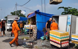 Tiếp tục xử lý người lấn chiếm lòng lề đường bán nước, đồ ăn... trên cao tốc