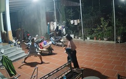Chồng múa võ trêu ghẹo vợ