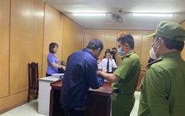 Chuyển tiền của công ty cho vợ, một người nước ngoài lãnh 15 năm tù