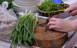 'Con bé đầu hành'