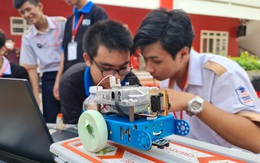 Học sinh trung học phổ thông TP.HCM thi sáng tạo robot