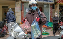 Hà Nội: Đổ xô đi mua thuốc, kit xét nghiệm, chanh sả xông hơi và... hẹn hò ăn kem