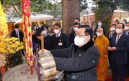 Chủ tịch Quốc hội dâng hương tại Hoàng thành Thăng Long