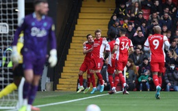 Arsenal vượt mặt Man Utd, trở lại top 4