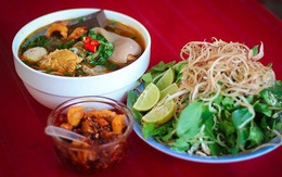 Bún bò Huế vào bữa trưa của trẻ em Nhật: 'Hơi cay nhưng rất ngon ạ'