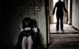 Tạm giữ hình sự thanh niên nhiều lần quan hệ với em gái ruột
