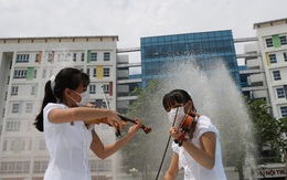 Nhớ mãi ngày em mang đàn violin nhập viện điều trị COVID-19, biến sân thượng thành sân khấu