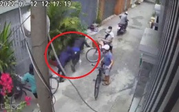 Bám theo cô gái đến tận cửa nhà để giật điện thoại