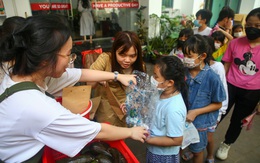 ‘Đổi túi nilông nhận nông sản’ của các cô gái khiếm thị