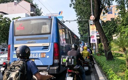 Xe buýt ‘rà khách, cướp làn’: 'Hung thần' lại tái hiện