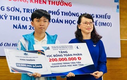 Trường ĐH Khoa học tự nhiên TP.HCM trao học bổng toàn phần cho 2 học sinh đoạt huy chương quốc tế