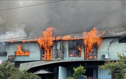 Lại cháy lớn ở Khu công nghiệp Phú Tài, 7 tiếng mới dập tắt