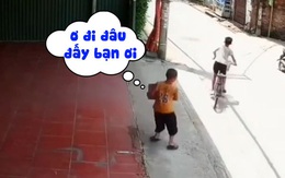 Bé trai trộm thùng xúc xích chạy thục mạng khi bạn bỏ rơi