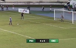 Cầu thủ chạy đà kiểu đi bộ lững thững sút hỏng penalty