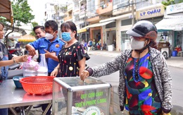 Bữa ăn 1.000 đồng, 5.000 đồng ấm lòng cho người yếu thế ở TP.HCM giữa bão giá