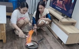 Cô gái châm cồn trực tiếp vào lửa để nướng khô mực