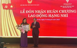 Nguyên cục trưởng Cục Điện ảnh Ngô Phương Lan nhận Huân chương Lao động hạng nhì