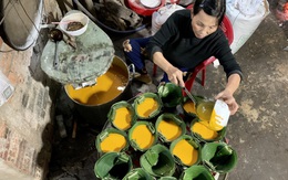 Làng nấu bánh tổ Hội An trắng đêm đón Tết