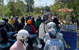 ‘Gà đốt Ô Thum' sốt dịp Tết, địa phương tính chuyện làm lại đường cho đẹp