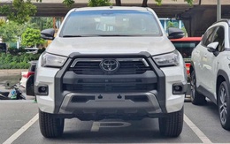 Toyota Hilux xuất hiện bản mới ở Việt Nam, báo giá hơn 1 tỉ đồng