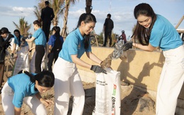 Người đẹp Hoa hậu Đại sứ du lịch Việt Nam 'lượm rác' bảo vệ môi trường biển