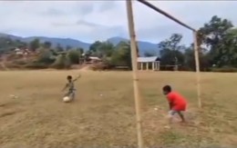 Bé trai nhân đôi nỗi sầu trước cú sút penalty của đối thủ