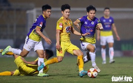 Lạ lùng V-League 2023: đá 4 vòng, nghỉ 49 ngày