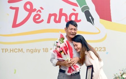 Cha mẹ và con cùng rơi nước mắt khi 'Về nhà'