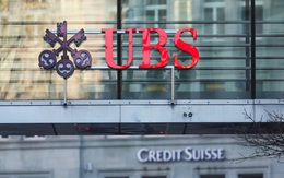 Cổ phiếu UBS lao dốc sau khi 'cứu' Credit Suisse