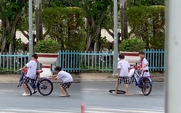 Tình bạn và chiếc xe đạp văng bánh