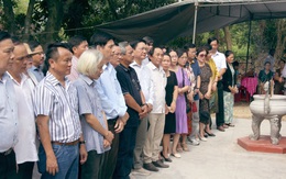 Học trò lập minh bia cho thầy Nguyễn Đình Thảng