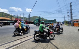 Nha Trang: Người dân bất an khi băng qua quốc lộ 1 không có đèn tín hiệu