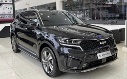 Kia Sorento âm thầm thêm trang bị, tăng sức đấu Hyundai Santa Fe