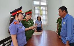 Khởi tố người chồng đánh vợ dã man bằng ghế, vỏ chai thủy tinh...