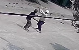 Đánh đồng nghiệp bất tỉnh rồi bỏ mặc bên đường, người dân đưa đi cấp cứu nhưng không qua khỏi