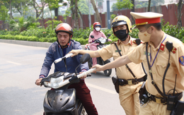 'Tôi uống rượu để chữa đau xương khớp', 'Vậy sao ông không ở nhà để giã rượu?'