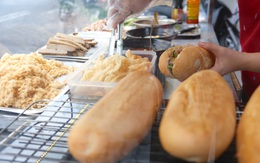 Những con đường san sát bánh mì ở Sài Gòn