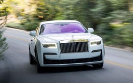 Xe Rolls-Royce im lặng như tờ, người lái mất phương hướng