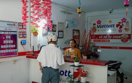 Vừa kinh doanh xổ số tự chọn, vừa chăm mẹ già gần trăm tuổi